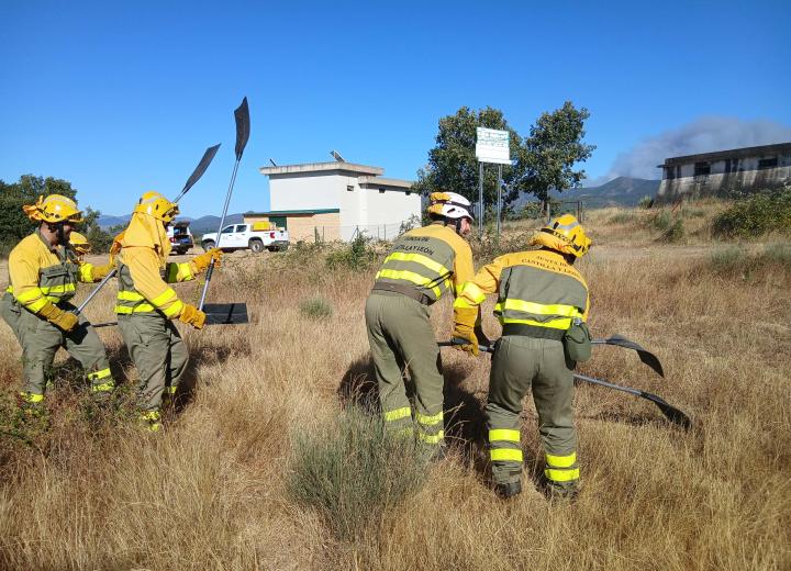 Figura 1. Formación práctica de cuadrilla de tierra (línea de defensa). Cuadrilla Romeo-3.5. Ciudad Rodrigo (Salamanca). REMP 
