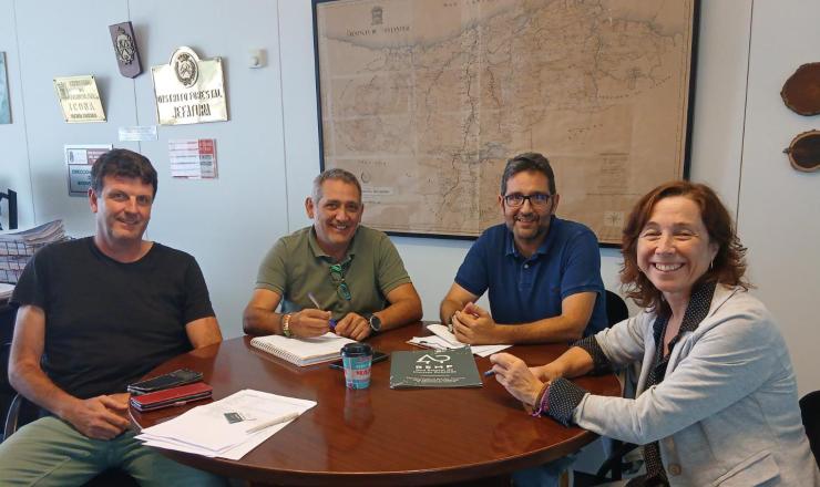 Reunión con el Servicio de Montes del Gobierno de Cantabria en las oficinas de Santander.